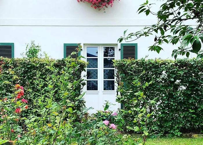 Isabelle's Rosegarden Pensionat 3*